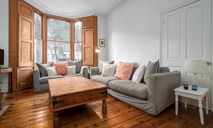 Mildmay Apartment | GuestReady - Stylish Victorian Home, w/Garden