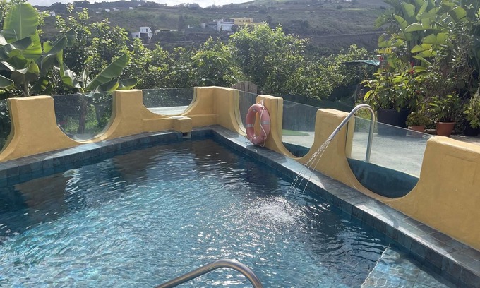 Santa Maria de Guia de Gran Canaria Villa | Guia house with swimming pool and jacuzzi