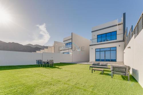 Sharm Apartment | Gulf and Mountain Views 4BR Villa with Assistant Room on Al Dana Island Fujairah by Deluxe Holiday Homes