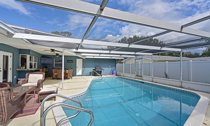 Bradenton Villa | Gulf Coast Retreat - Private Pool, BBQ, Pets OK
