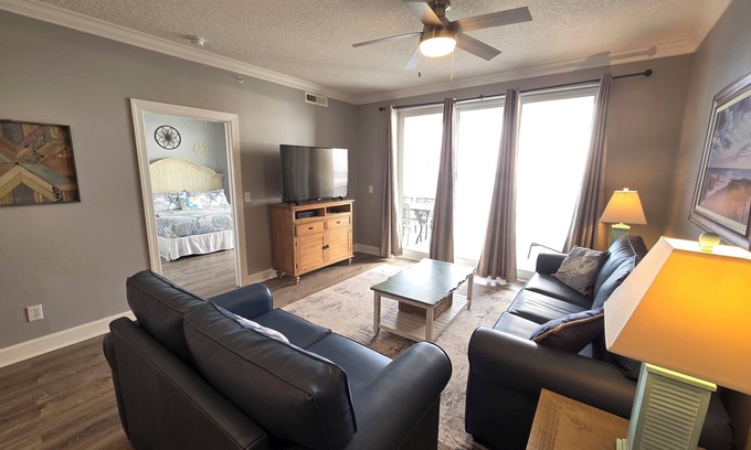West Panama City Beach Condo | 🏖️Gulf Front Beauty-2BR-Pool+Hot tub-Emerald Isle 1504🏖️