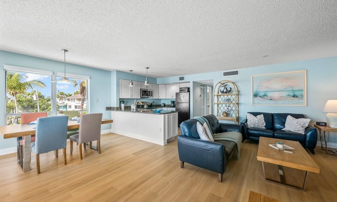 Bradenton Beach Condo | Gulf-Front Escape! Balcony & Heated Pool!