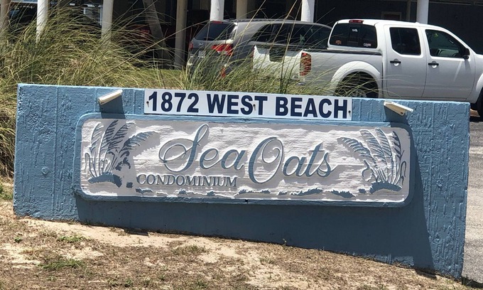 Gulf Shores Condo | Gulf Shores Getaway - 2BR, Pools, Beach Across, Sleeps 8