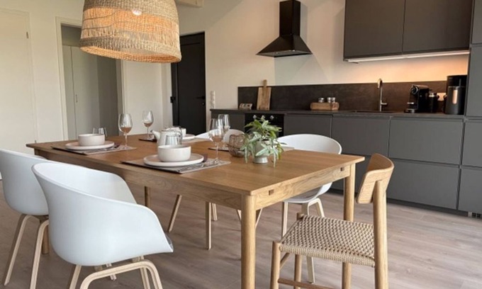 Altfunnixsiel Apartment | Gulfhof Funnixerhörn een - Stylish vacation farm with garden and wide open spaces