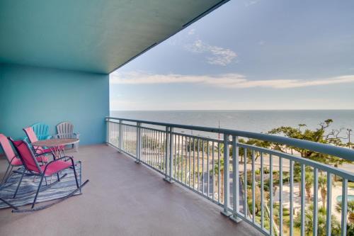 Gulfport Apartment | Gulfport Condo with Views Walk to Beach