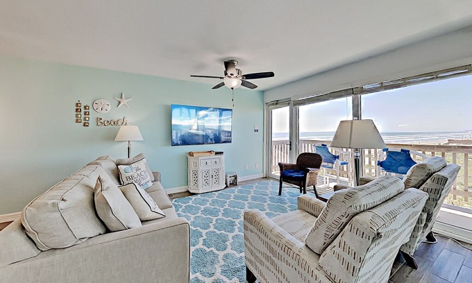 Corpus Christi Condo | Gulfstream Condos | Pool & Hot Tub | Beachfront with Scenic Gulf-View Balcony