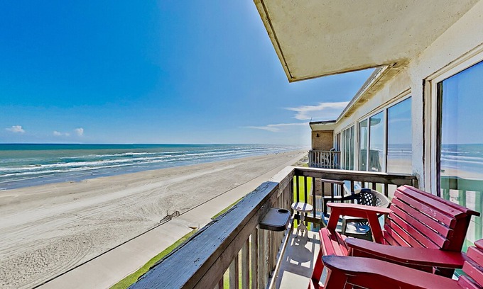 Corpus Christi Condo | Gulfstream Condos | Gulf-Front Retreat on Top Floor | Beach-View Balcony