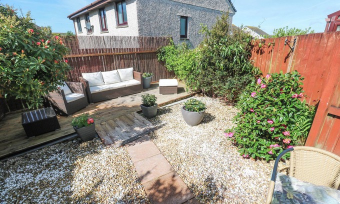 Helston House | GWARTH AN DRAE, with a garden in Helston