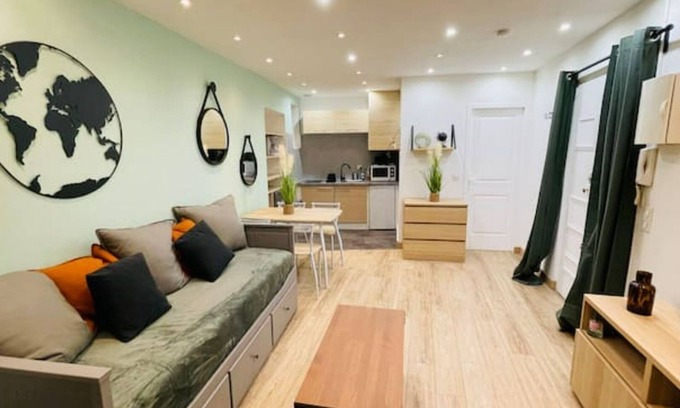 Draguignan Apartment | Gympie: cosy studio apartment with fiber optics in a quiet downtown location