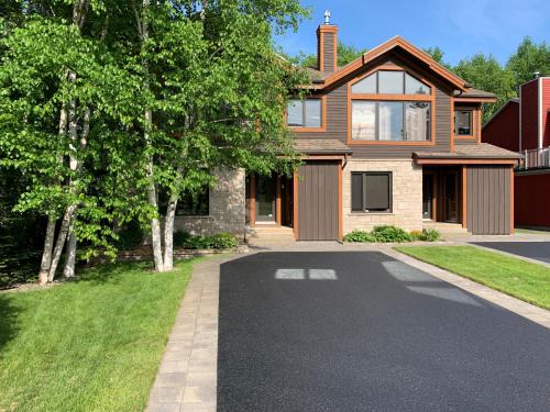 Saint Ferreol les Neiges Ski Chalet | Hébergement JFL