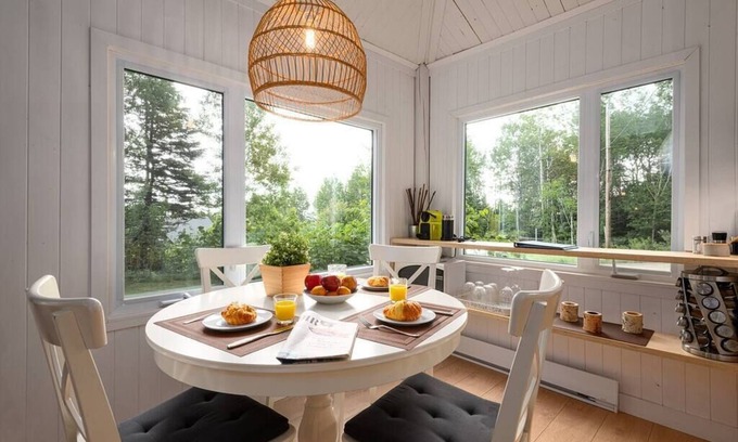 Saint-Tite-des-Caps Ski Chalet | Hôtel à la maison - CABAN 49, nature, forêt et spa