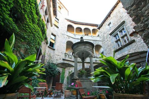 Caunes-Minervois Hotel | Hôtel d'Alibert