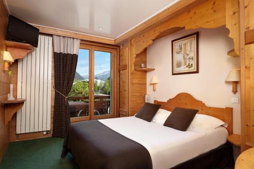 Chamonix City Centre Hotel | Hôtel de L'Arve by HappyCulture