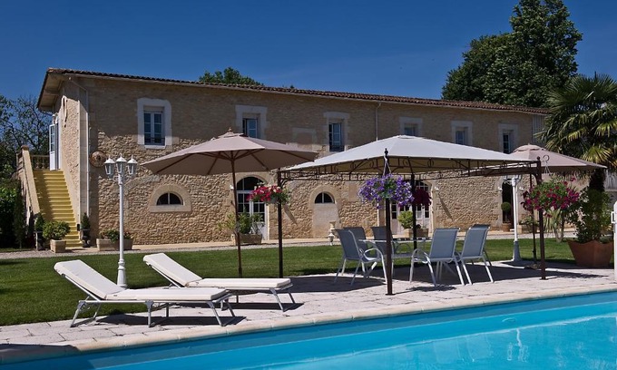 Eyrans Hotel | Hôtel La Tour Perrier