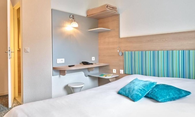 Poincare - Foch - Anatole France - Croix de Bourgogne Hotel | Hôtel REVOTEL