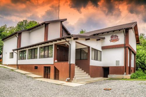 Oestii Paminteni House | Hățașul Bunicului