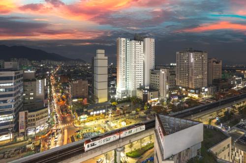 Sasang Hotel | H Avenue Sasang Station Residence Hotel