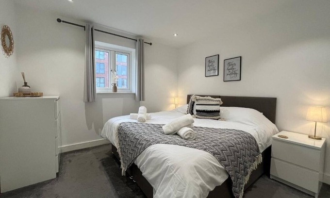 Hemel Hempstead Apartment | H17 Regency- Large 1 bed apartment, w/free parking