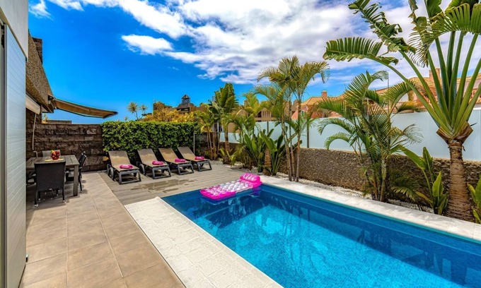 Costa Adeje Villa | H20 Pool@30c fully air-conditioned SUPER WIFI 5 bedrooms4 bathrooms TOP LOKATION