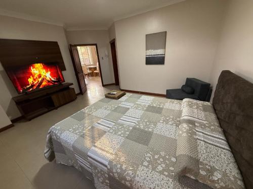 Machala House | Habitación Crucitas Piedra en Machala