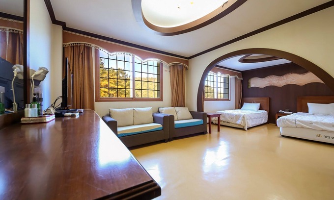 Kyehang Hotel | Hadong Seomjingang Hotel