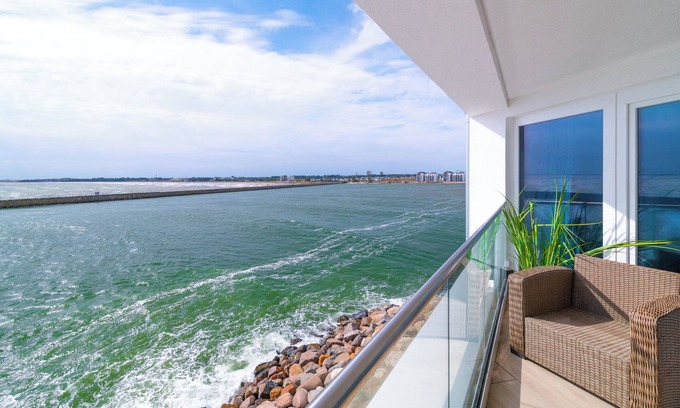 Kappeln Apartment | "Hafenloge": swimming pool, sea view, 2 bedrooms, terrace, directly on the Baltic Sea.
