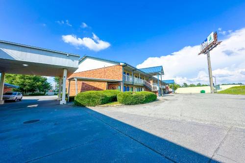 Hahira Hotel | Hahira Inn By OYO near Valdosta