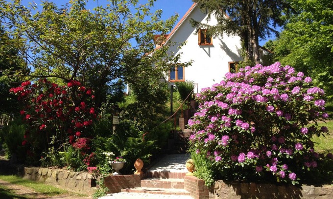 Brandsbek House | HALE ALOHA - Wood-burning stove paradise garden 7-person house. Nature park vacation with dog