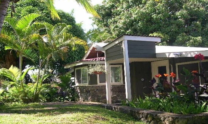 Honaunau-Napoopoo Cottage | Hale Koa Studio in Captain Cook Sleeps two adult guests