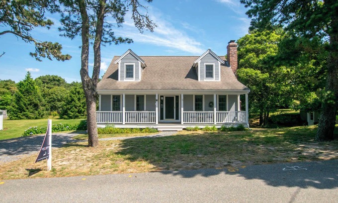 South Chatham House | Half Mile Walk to Beach, Dog Friendly!