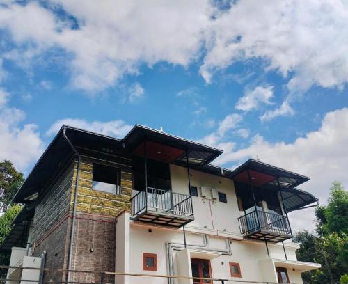 Devikolam House | Half moon holiday home - 4 Bedroom Villa
