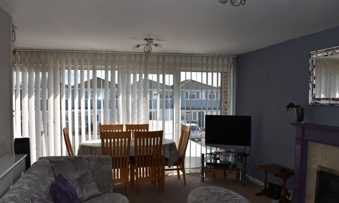 Gosport House | Hampshire Townhouse 10 mins walk from beach