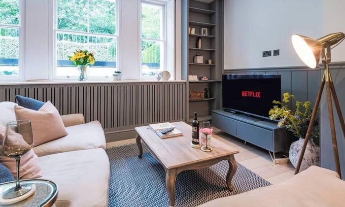 Frognal and Fitzjohns Apartment | Hampstead Hush Summar