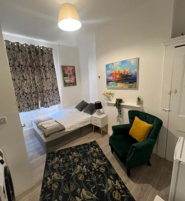 West Hampstead Apartment | Hampstead studio