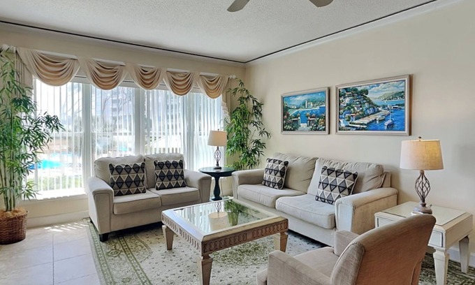 Palmetto Dunes Condo | Hampton 6107 | Oceanfront Balcony + Pool View!