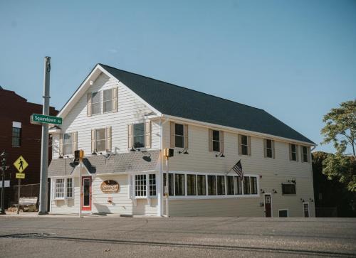Hampton Bays Hotel | Hampton Bays Hotel On Main