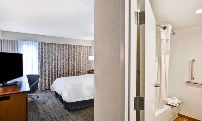 Newtonville Hotel | Hampton Inn Albany-Wolf Road (Airport)