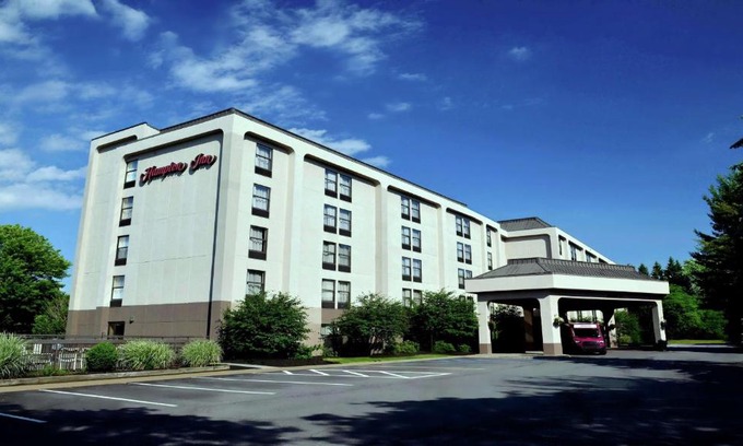 Newtonville Hotel | Hampton Inn Albany-Wolf Road