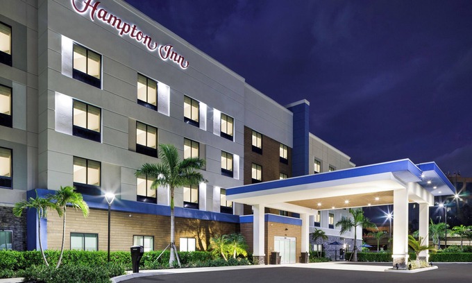 Fort Myers River District Hotel | Hampton Inn Fort Myers Downtown