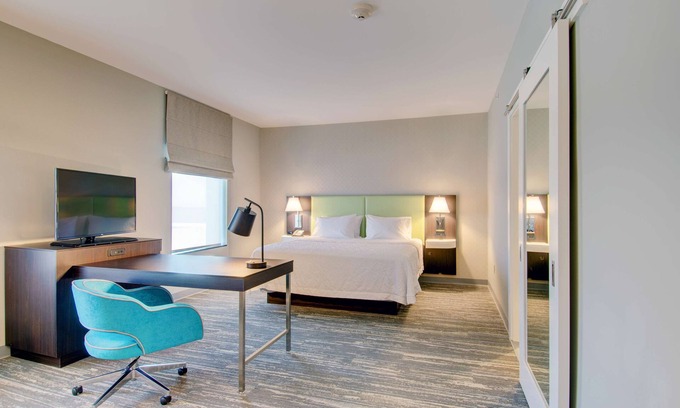 Stoughton Hotel | Hampton Inn & Suites Boston/Stoughton