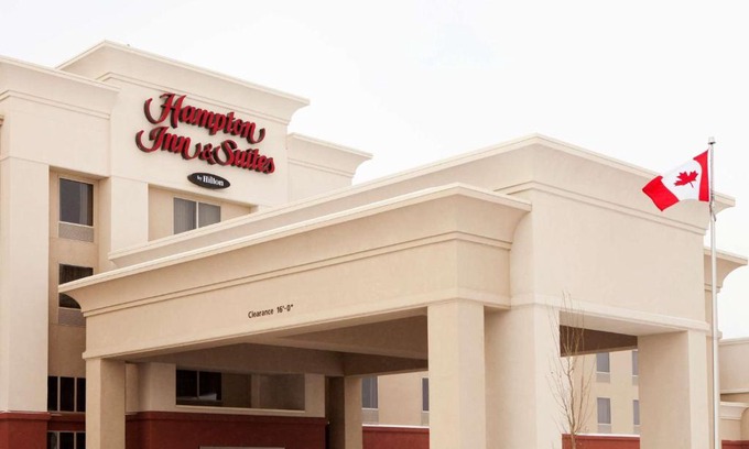 South Lethbridge Hotel | Hampton Inn & Suites by Hilton Lethbridge