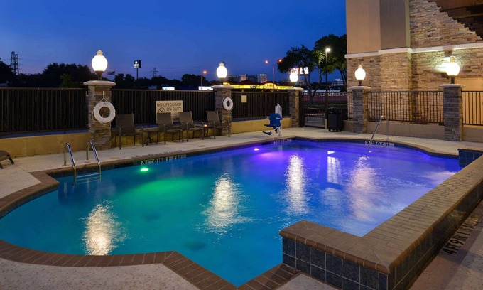 Dallas Hotel | Hampton Inn & Suites Dallas Market Center