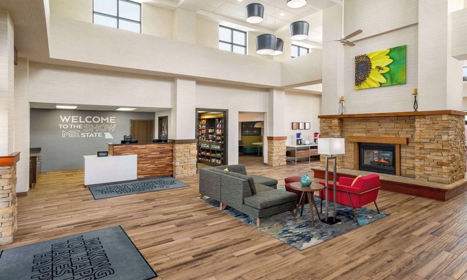 Springfield Hotel | Hampton Inn & Suites Springfield, MO