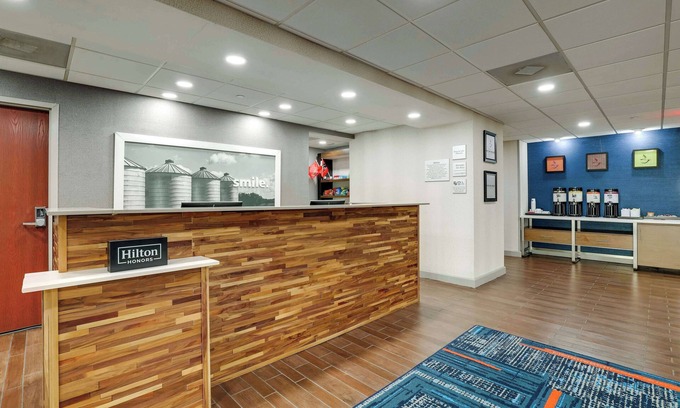 Glen Carbon Hotel | Hampton Inn & Suites St. Louis-Edwardsville