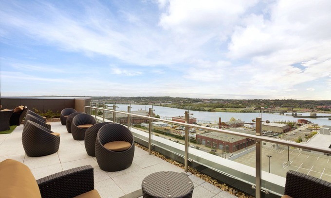 Navy Yard Hotel | Hampton Inn & Suites Washington DC-Navy Yard