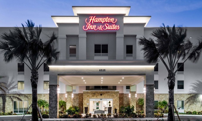 Interchange Square Hotel | Hampton Inn & Suites West Melbourne-Palm Bay Road