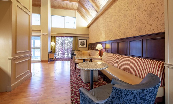 Williamsburg Hotel | Hampton Inn & Suites Williamsburg-Richmond Rd.