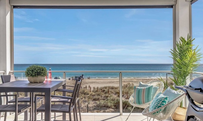 Moana Apartment | Hamptons inspired Waterfront Living on Moana Beach