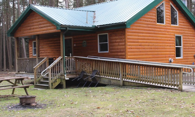 Clarington Cabin | Handicap Cabin with hot tub ~ NO PETS