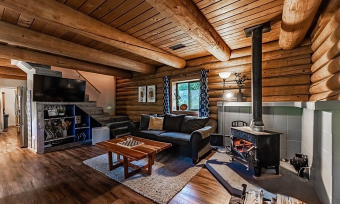 Superior Cabin | Handmade Scandinavian Mountain House Fire-Sauna